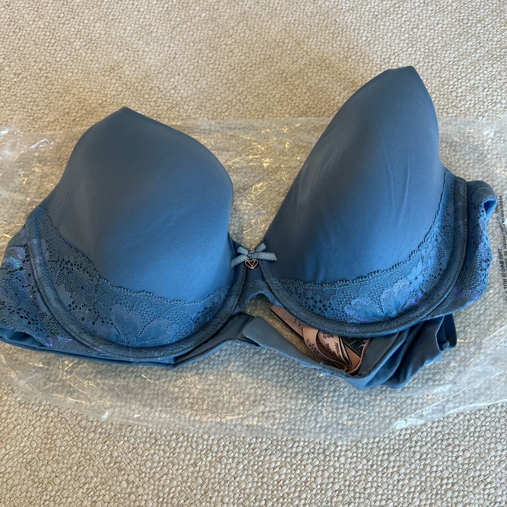 Victoria’s Secret lace bra, 38B, blue new with tags